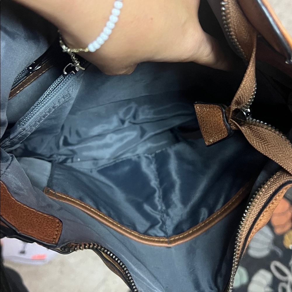 Chic Tan Leather Hobo Bag - Picture 9 of 9